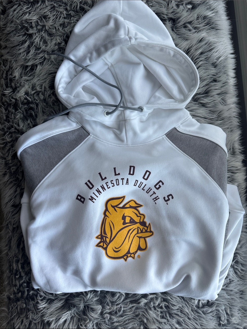 Under Armour White Minnesota Duluth Bulldogs Crewneck with Gold Logo